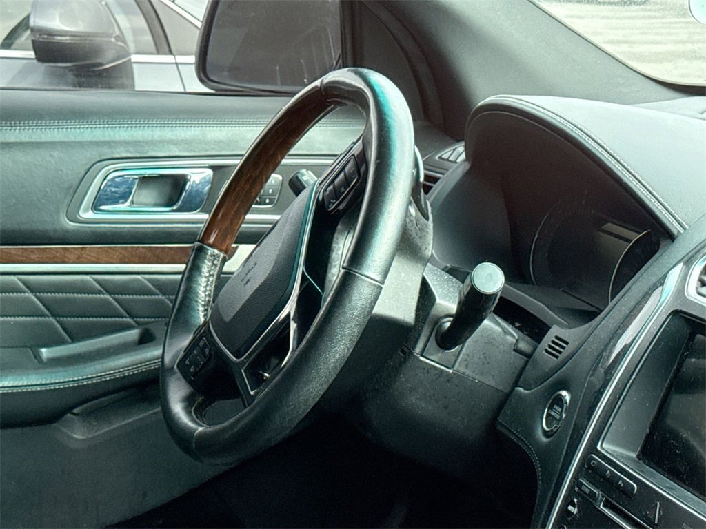 Used 2017 Ford Explorer Platinum image 13