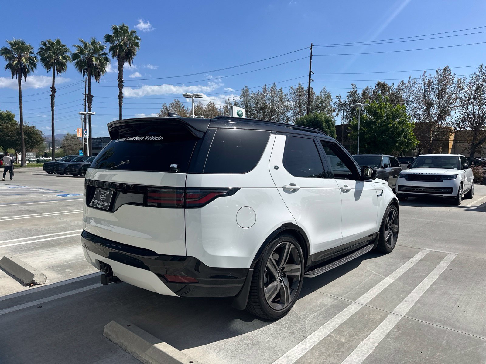 Certified 2026 Land Rover Discovery Dynamic SE AWD/4WD image 3