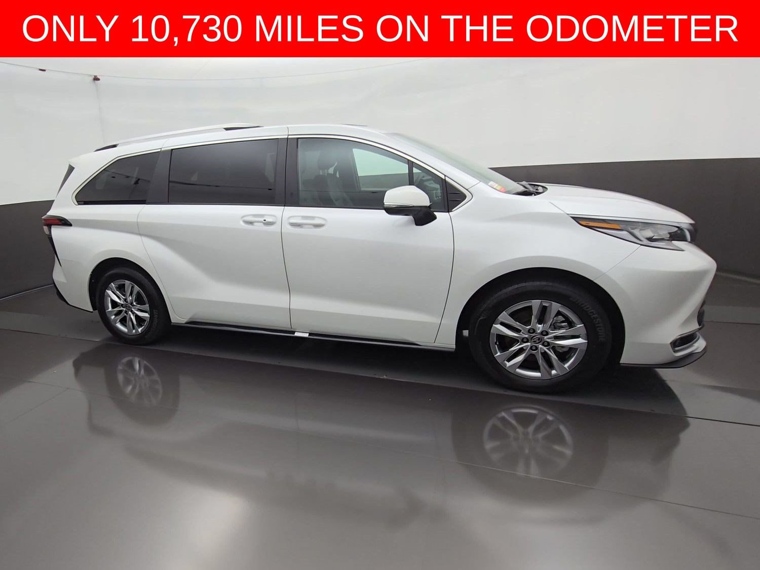 Certified 2025 Toyota Sienna Limited FWD image 11