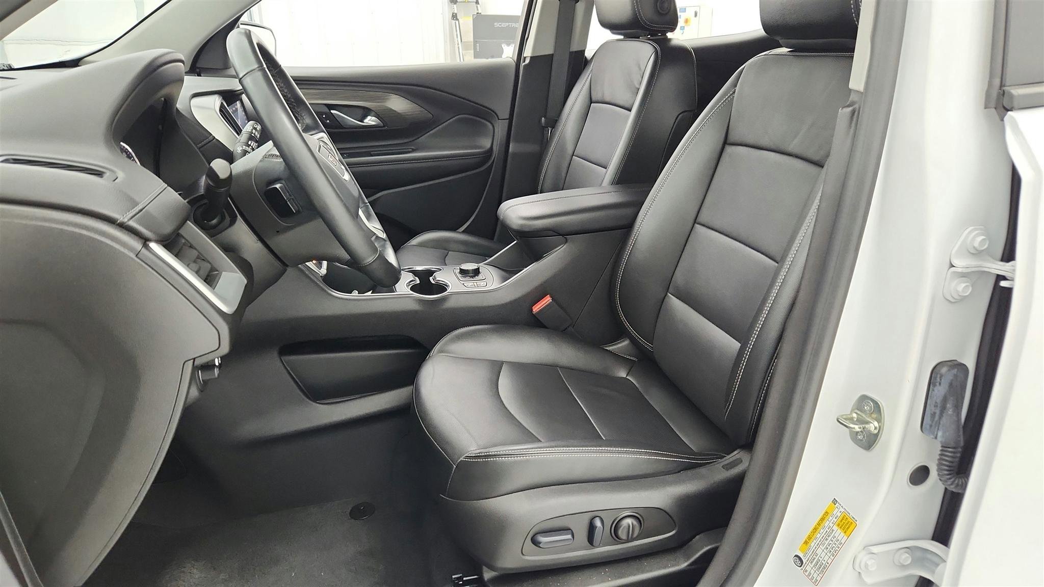 Used 2024 GMC Terrain SLT image 22