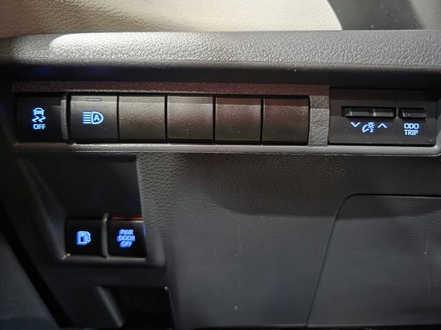 Used 2023 Toyota Sienna XLE FWD image 19