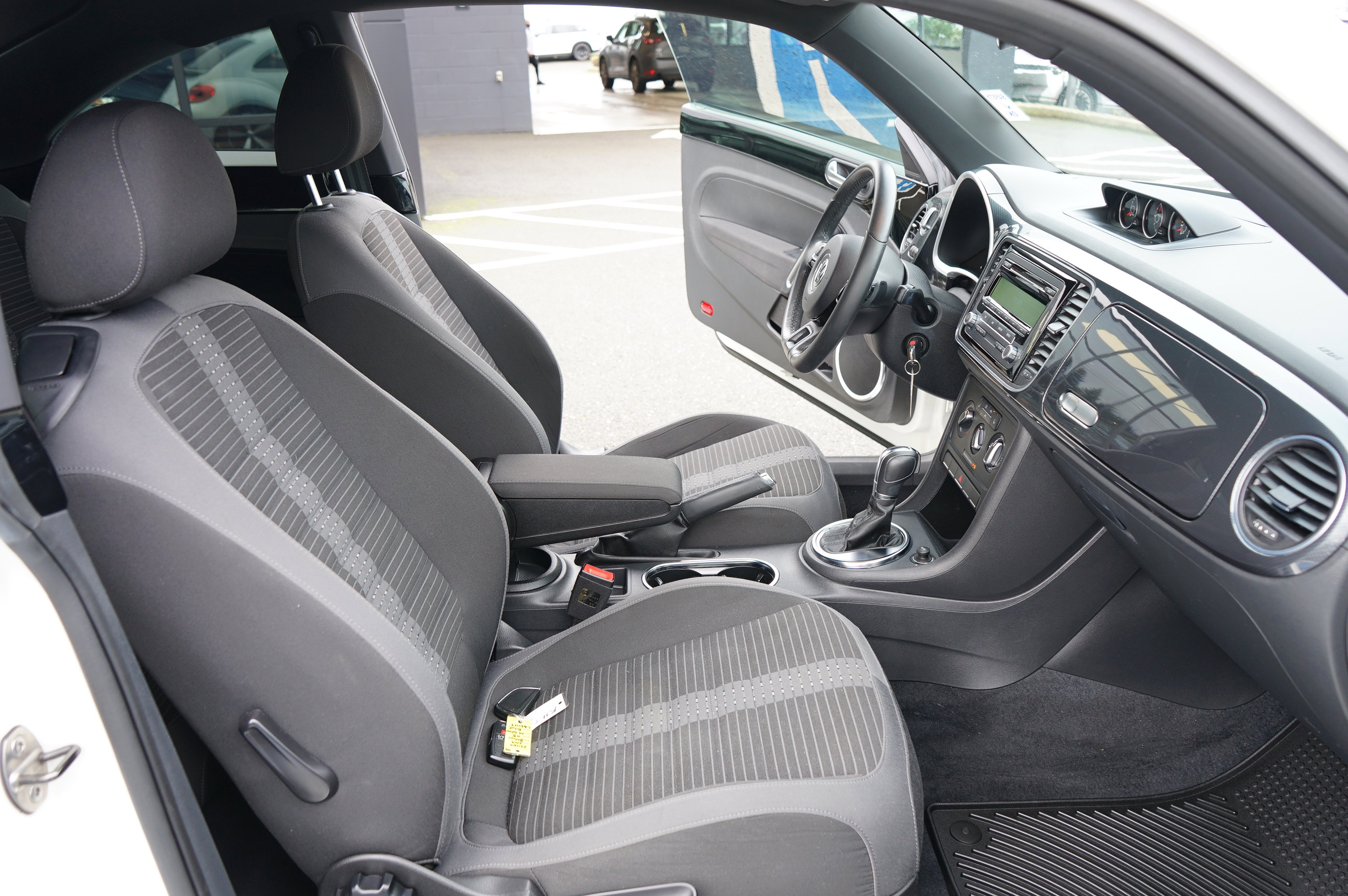 Used 2014 Volkswagen Beetle R-Line image 19