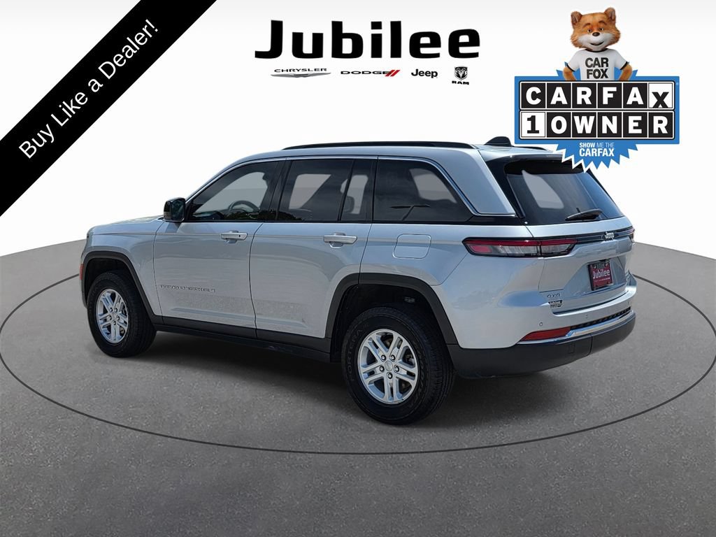 Used 2025 Jeep Grand Cherokee Laredo w/ Luxury Tech Group I AWD/4WD image 4