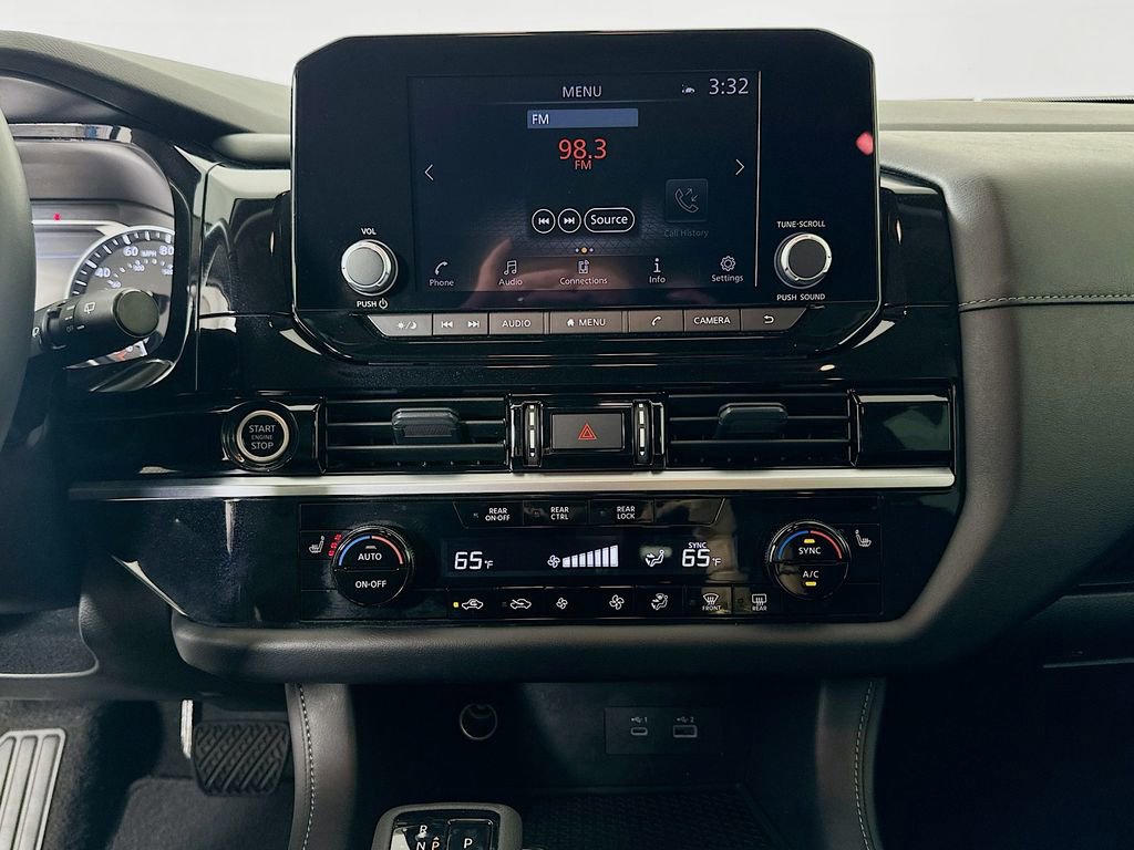 Used 2024 Nissan Pathfinder SV image 14