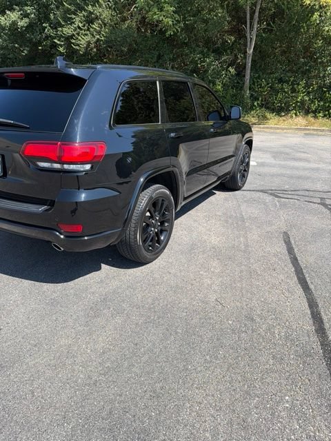 Used 2020 Jeep Grand Cherokee Altitude AWD/4WD image 4