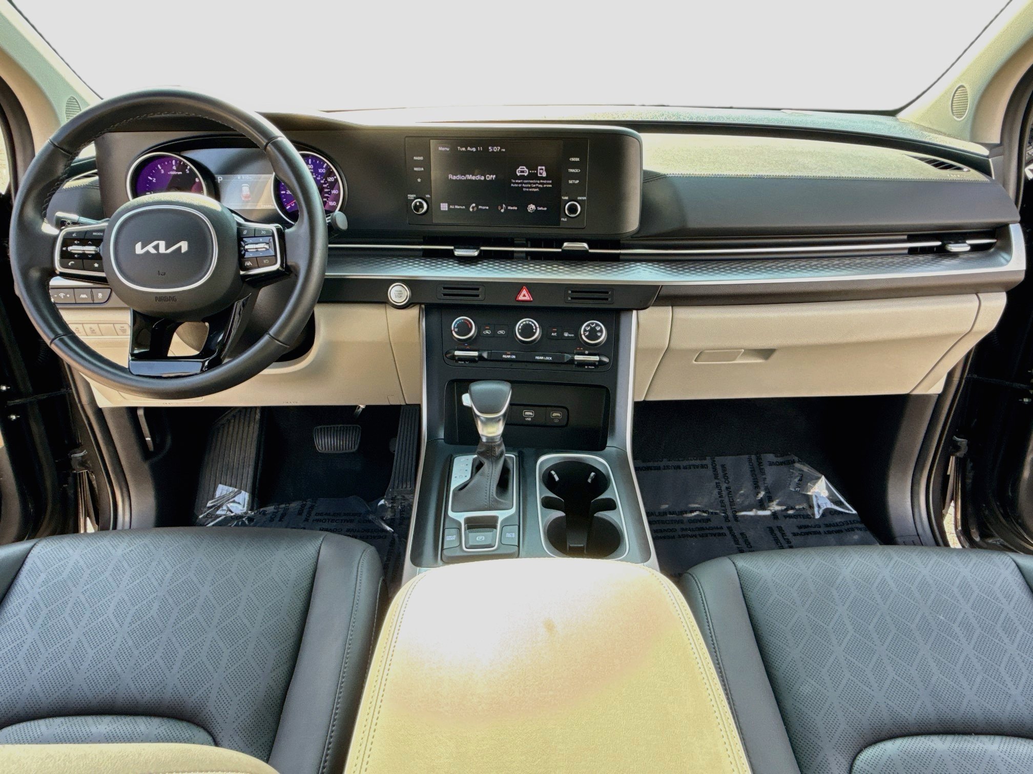 Used 2024 Kia Carnival LX FWD image 14