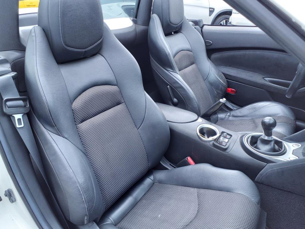 Used 2010 Nissan 370Z Touring image 29