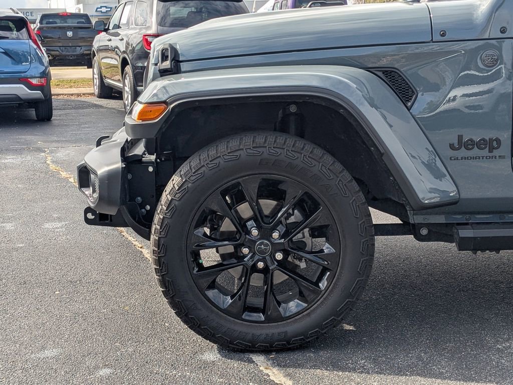 Used 2025 Jeep Gladiator Sport image 11