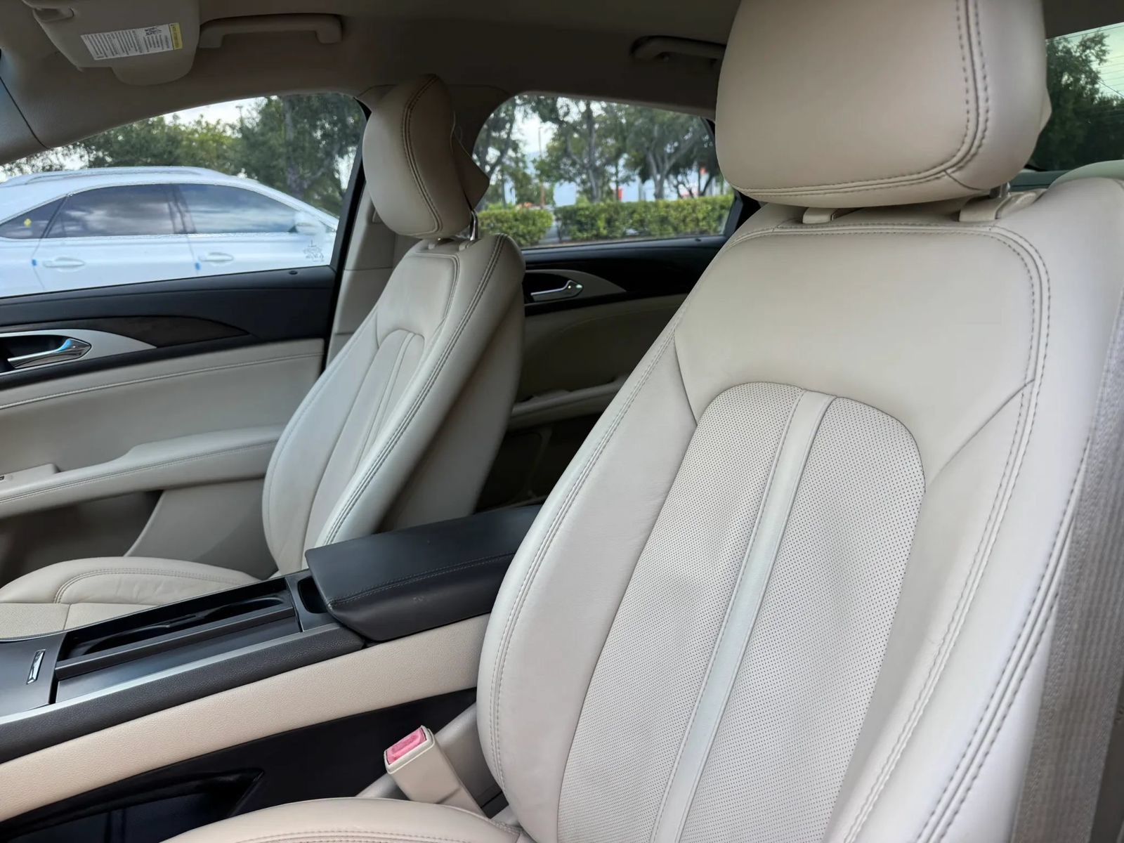 Used 2018 Lincoln MKZ Reserve w/ Technology Package FWD image 10