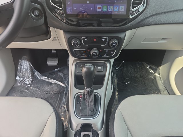 Used 2018 Jeep Compass Latitude w/ Popular Equipment Group FWD image 11