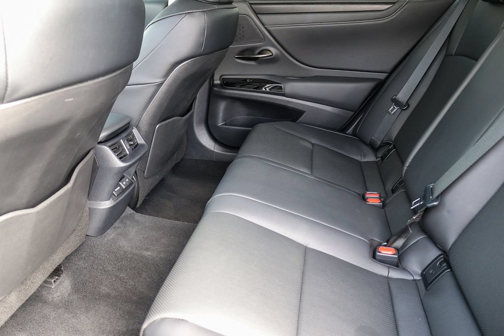 Used 2025 Lexus ES 300h w/ Premium Package FWD image 18