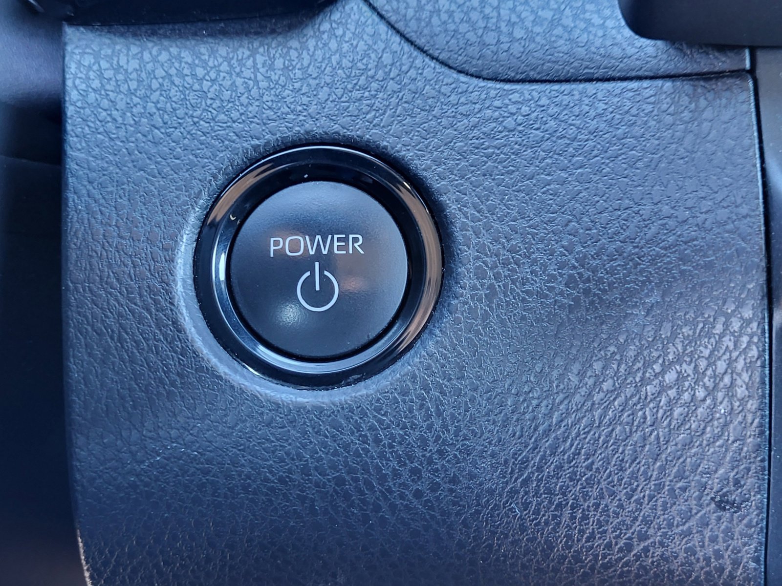 Used 2025 Toyota Camry LE image 32