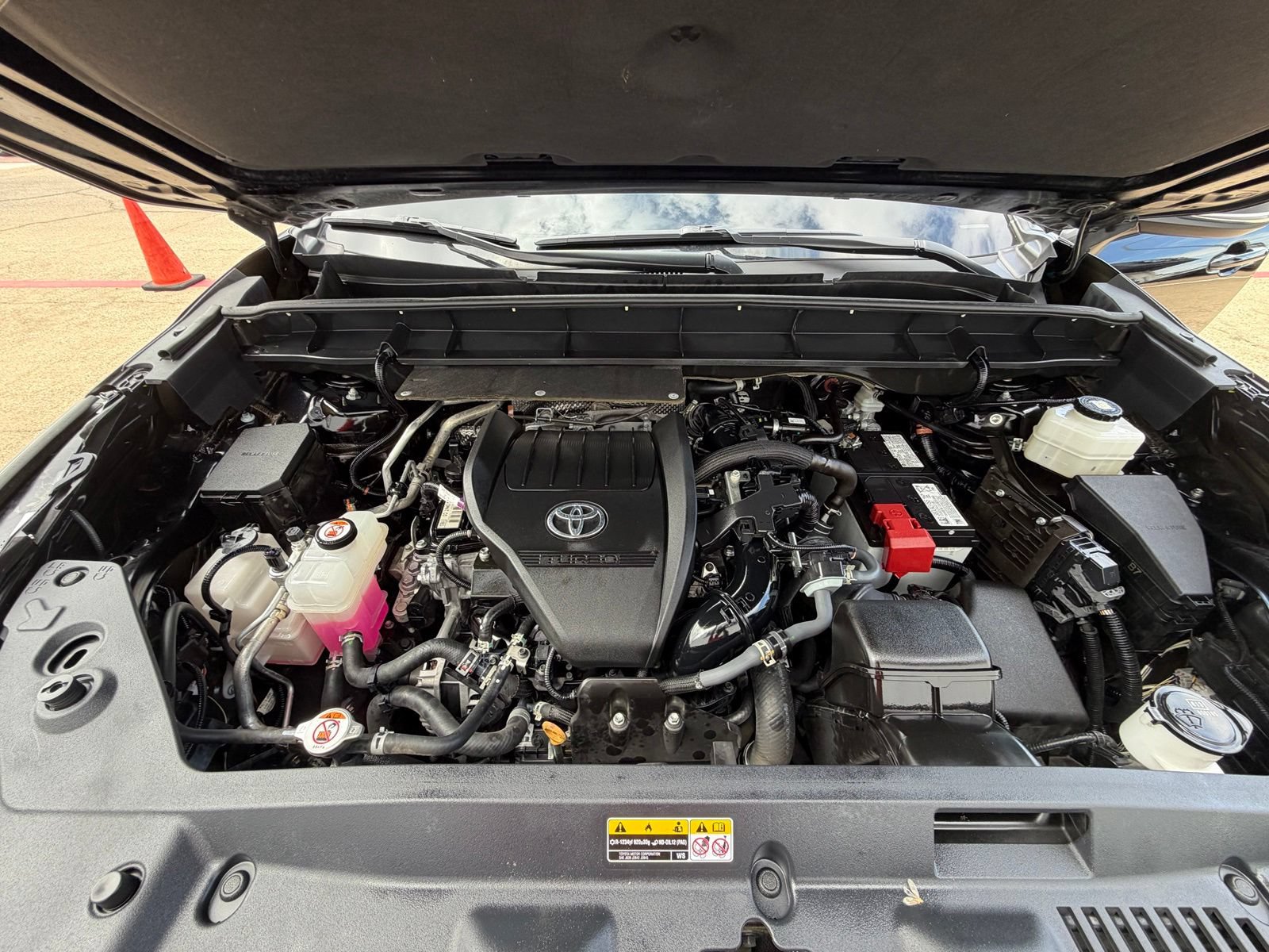 Used 2024 Toyota Highlander XLE FWD image 28