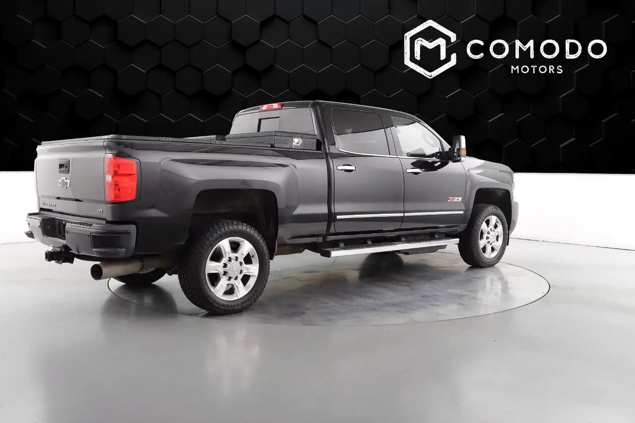 Used 2018 Chevrolet Silverado 2500 LTZ image 3