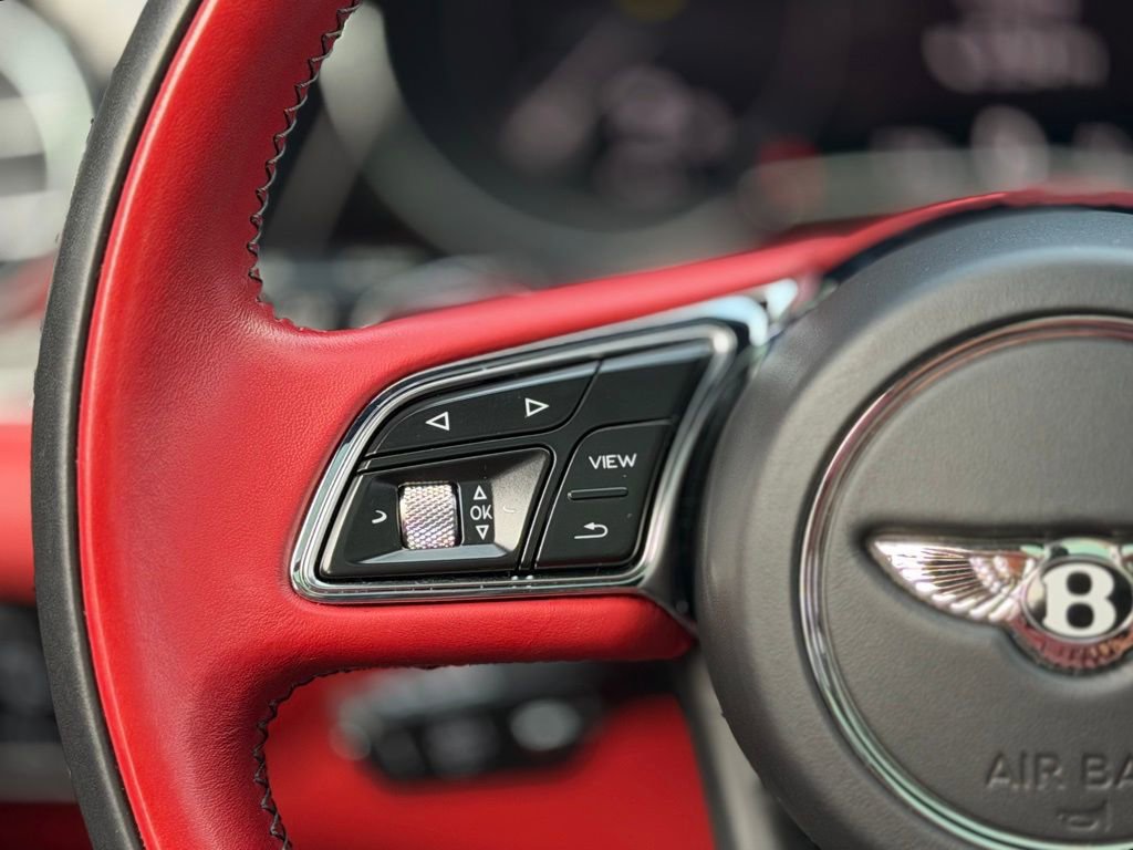 Used 2023 Bentley Bentayga image 42
