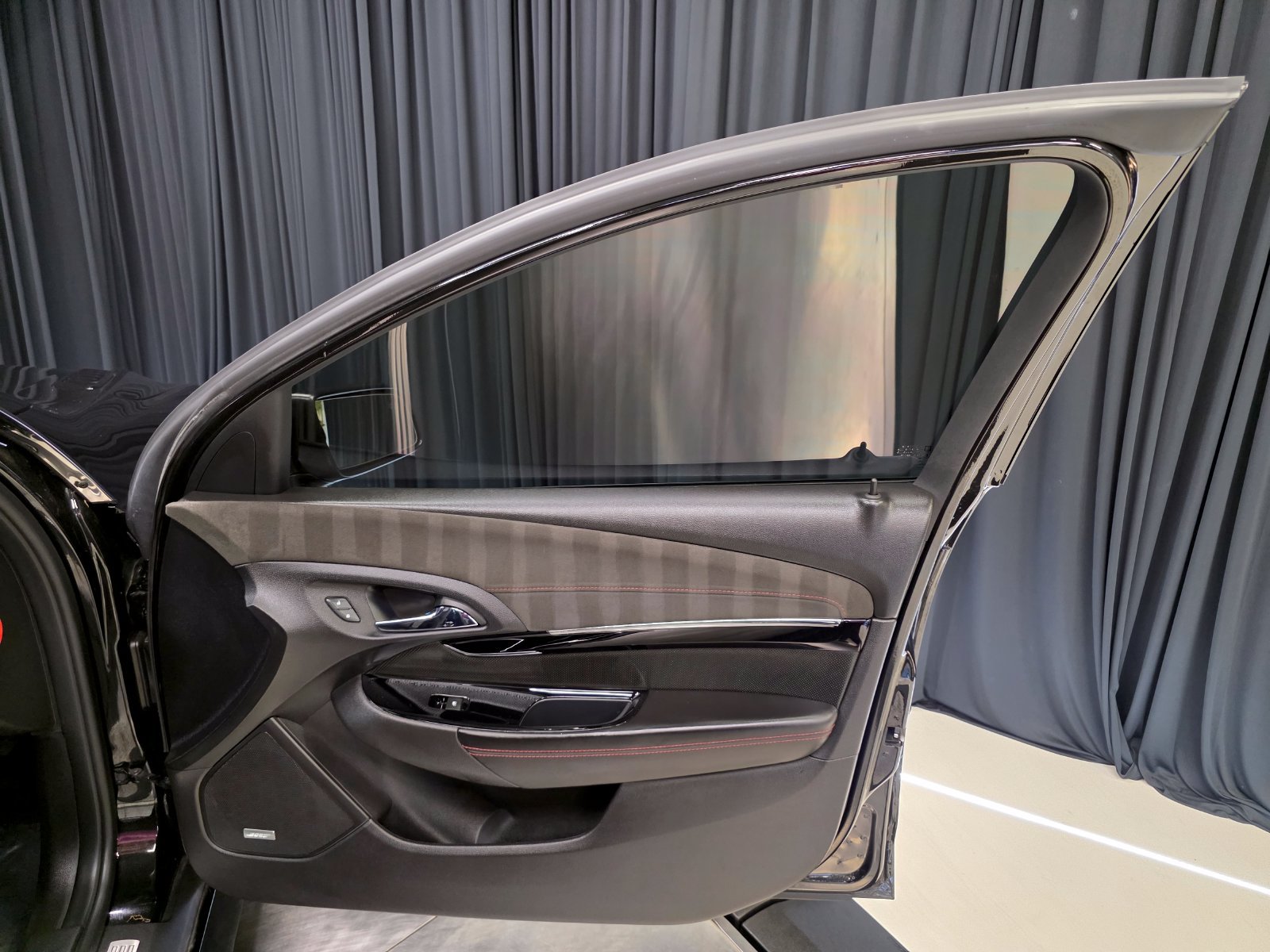 Used 2016 Chevrolet SS RWD image 33