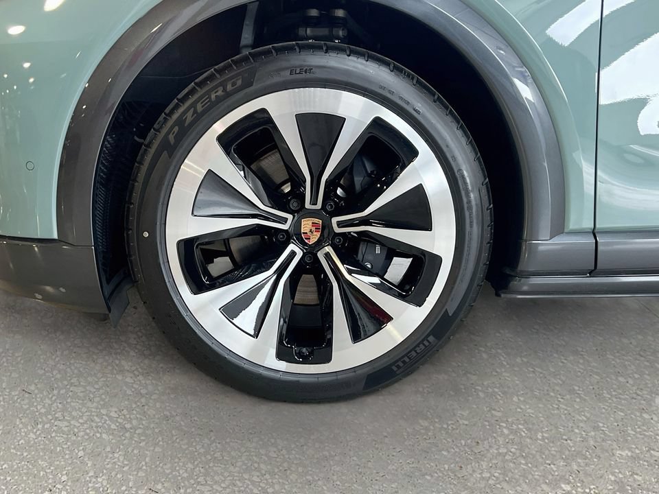New 2026 Porsche Cayenne Electric AWD/4WD image 33