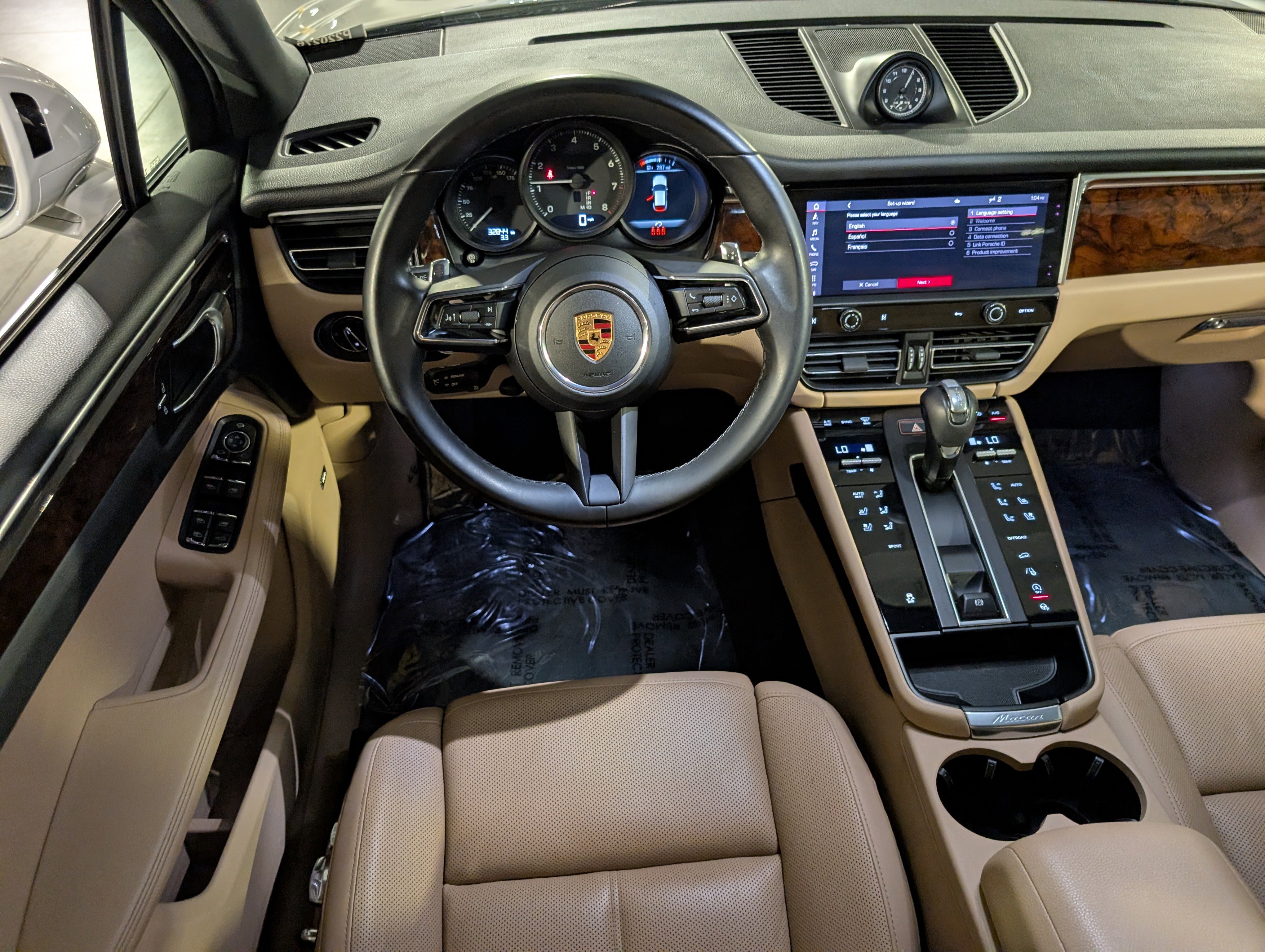 Certified 2022 Porsche Macan image 6