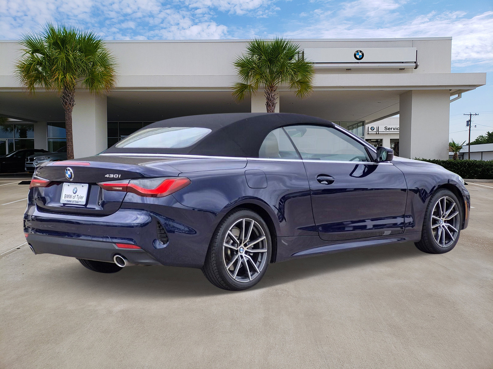 Certified 2023 BMW 430i xDrive Convertible w/ Premium Package image 4