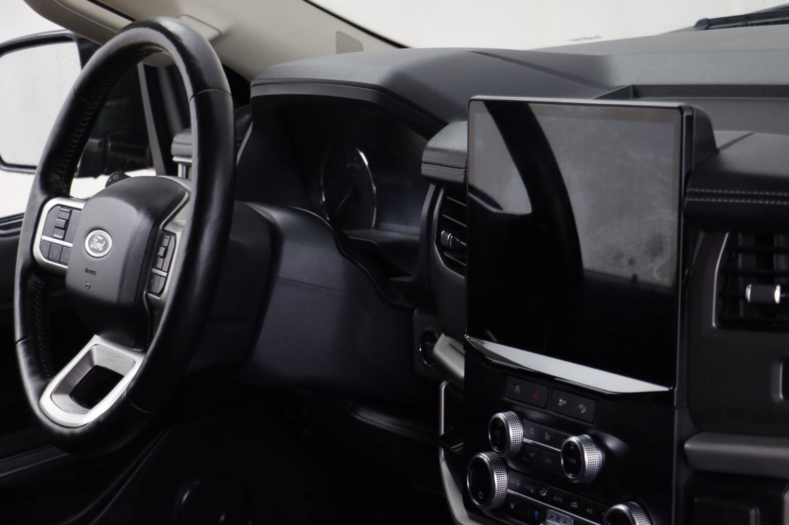 Used 2024 Ford Expedition Max XLT image 21