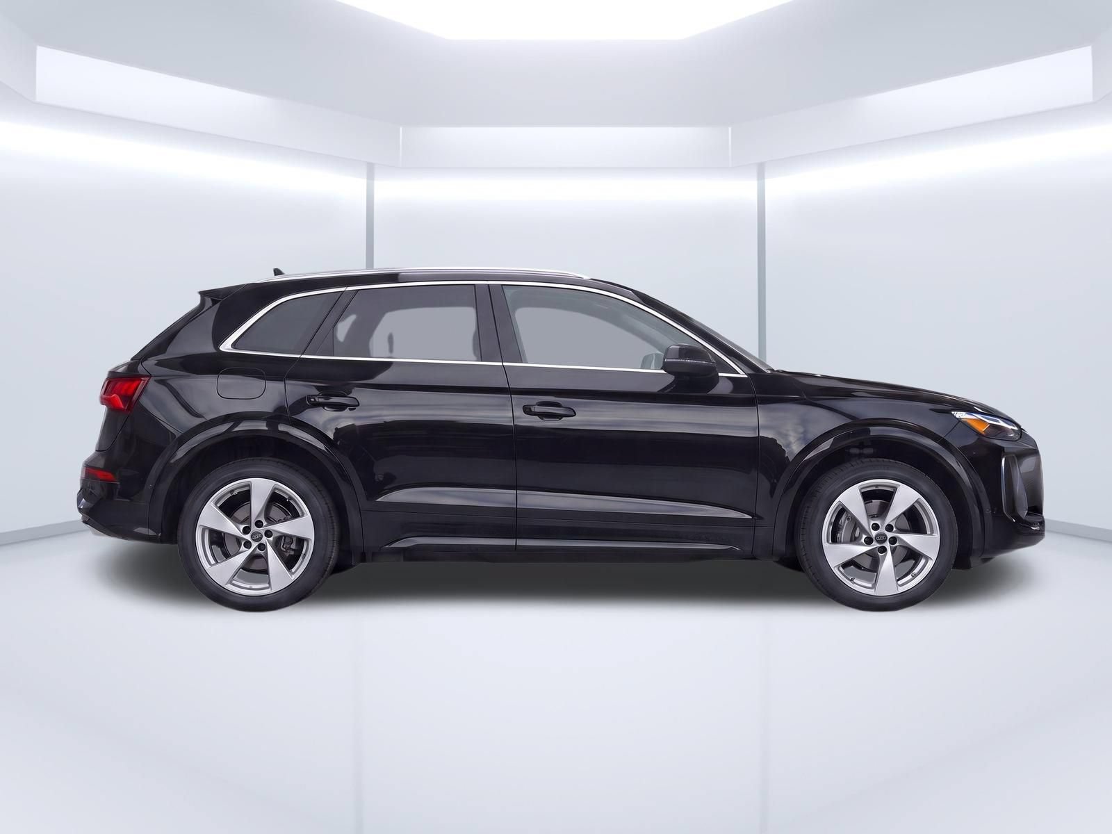 Certified 2025 Audi Q5 Premium Plus w/ Premium Plus AWD/4WD image 3