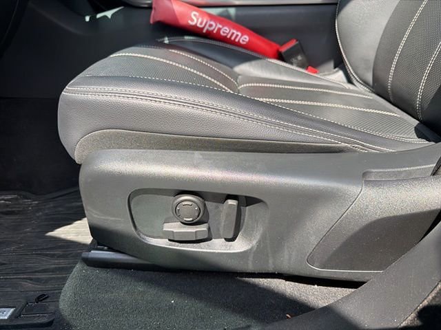 Used 2022 Land Rover Range Rover Velar R-Dynamic S image 8