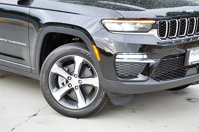 New 2023 Jeep Grand Cherokee Limited 4xe image 4