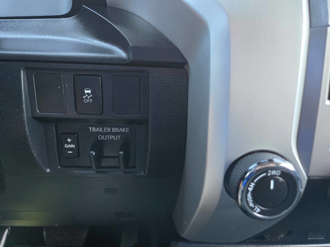Used 2018 Toyota Tundra SR5 image 25