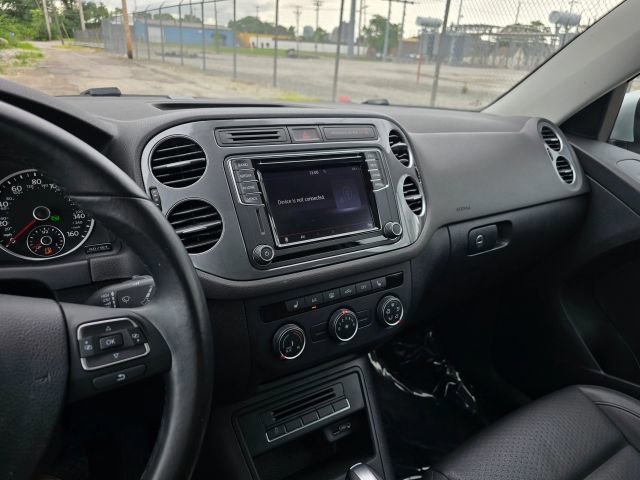 Used 2017 Volkswagen Tiguan Wolfsburg Edition AWD/4WD image 27