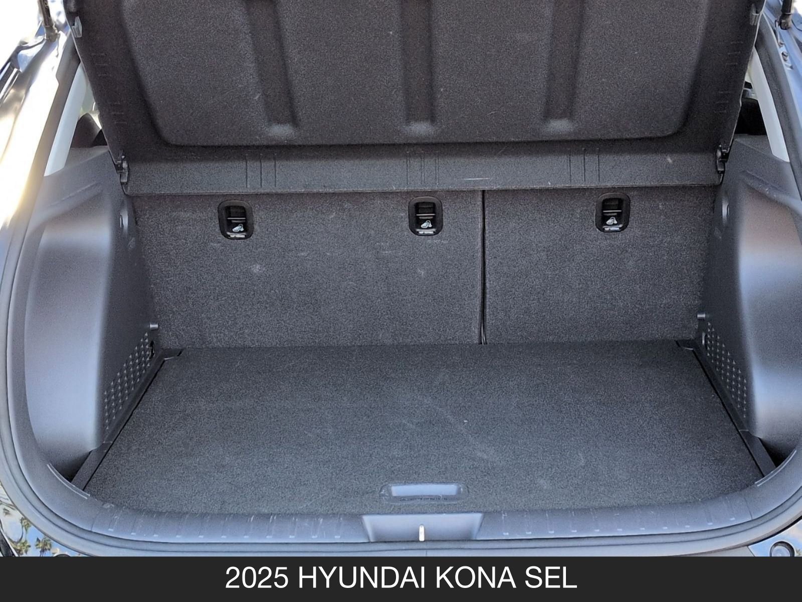 Used 2025 Hyundai Kona SEL image 19