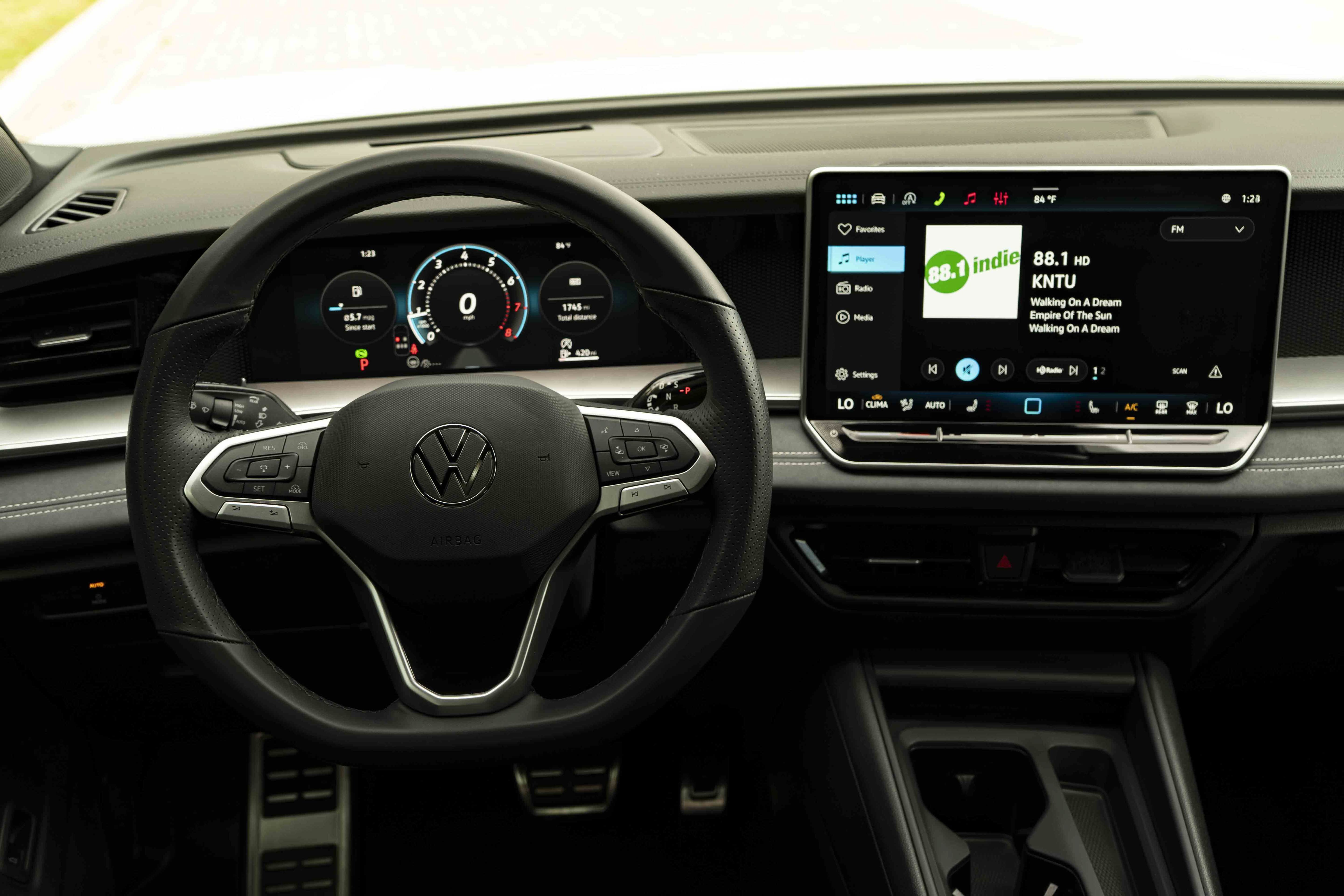 Certified 2026 Volkswagen Tiguan SE R-Line FWD image 18