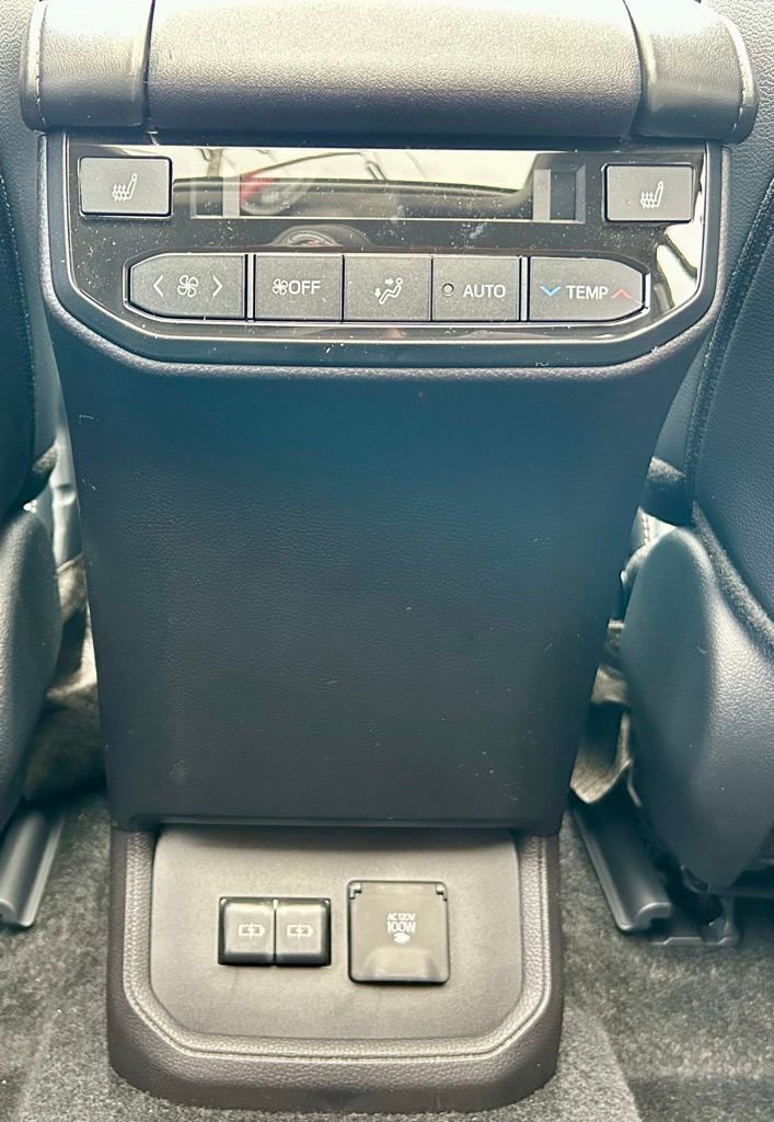 New 2026 Toyota Highlander Platinum AWD/4WD image 19