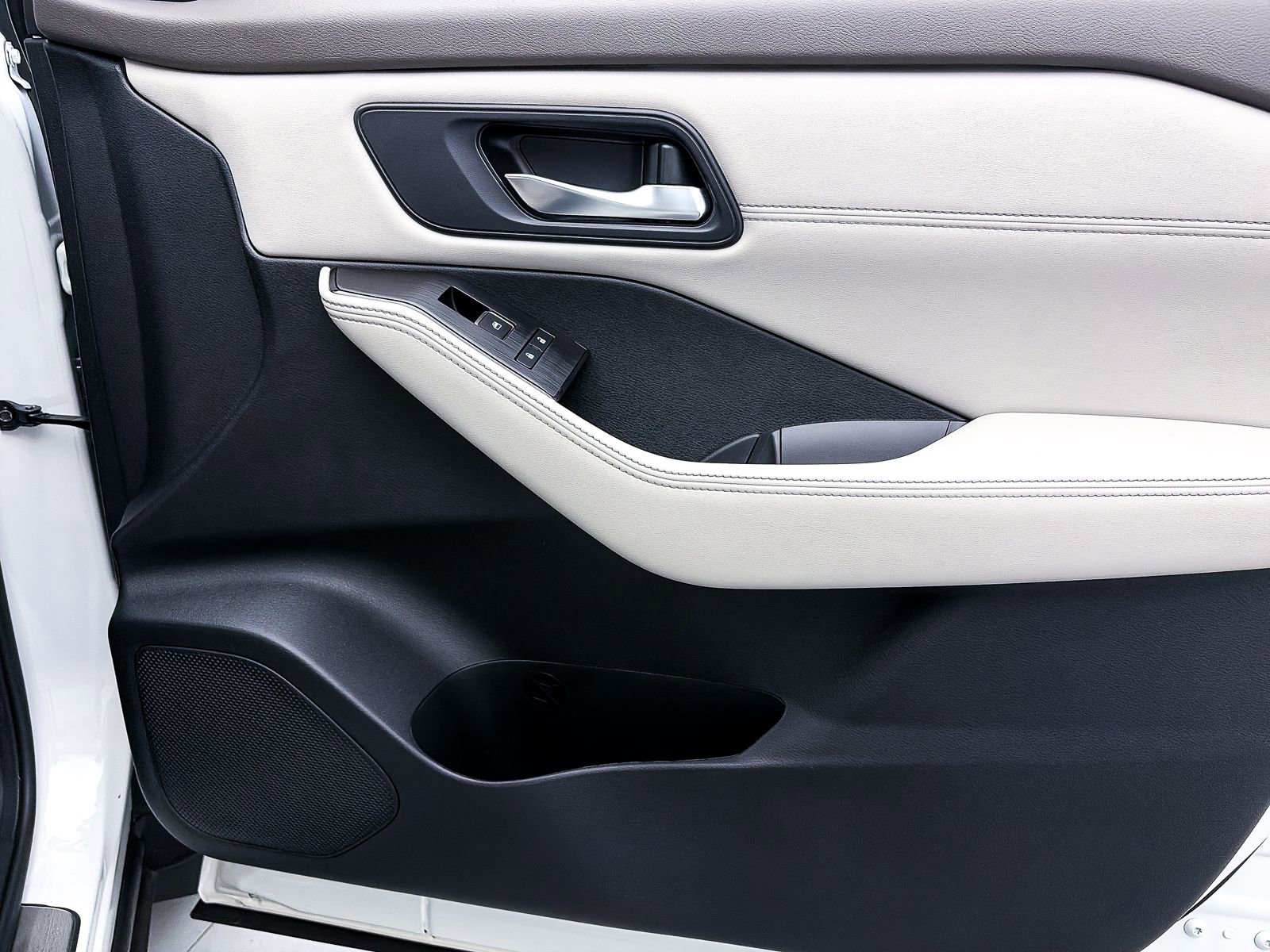 Used 2023 Nissan Rogue SL w/ SL Premium Package image 38