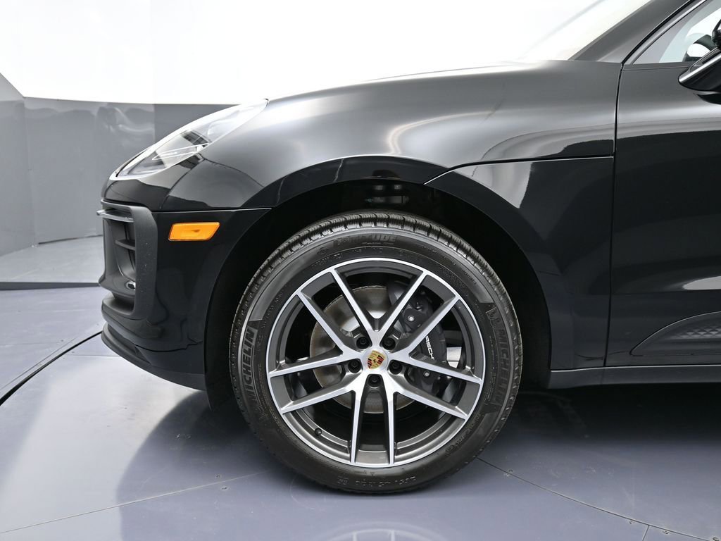 Used 2025 Porsche Macan AWD/4WD image 12
