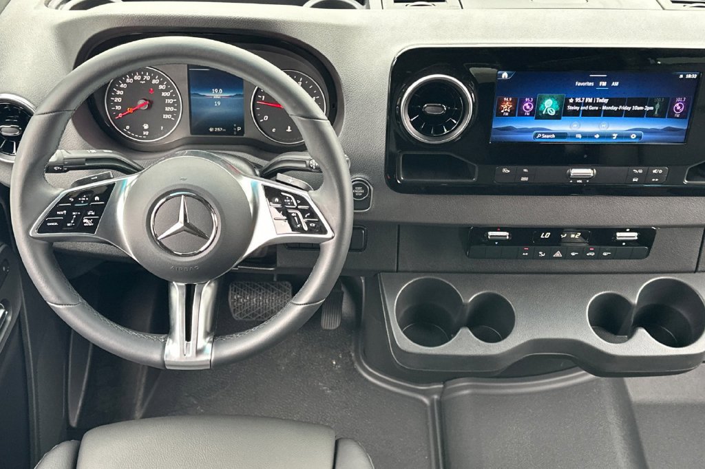 Used 2025 Mercedes-Benz Sprinter 2500 image 15