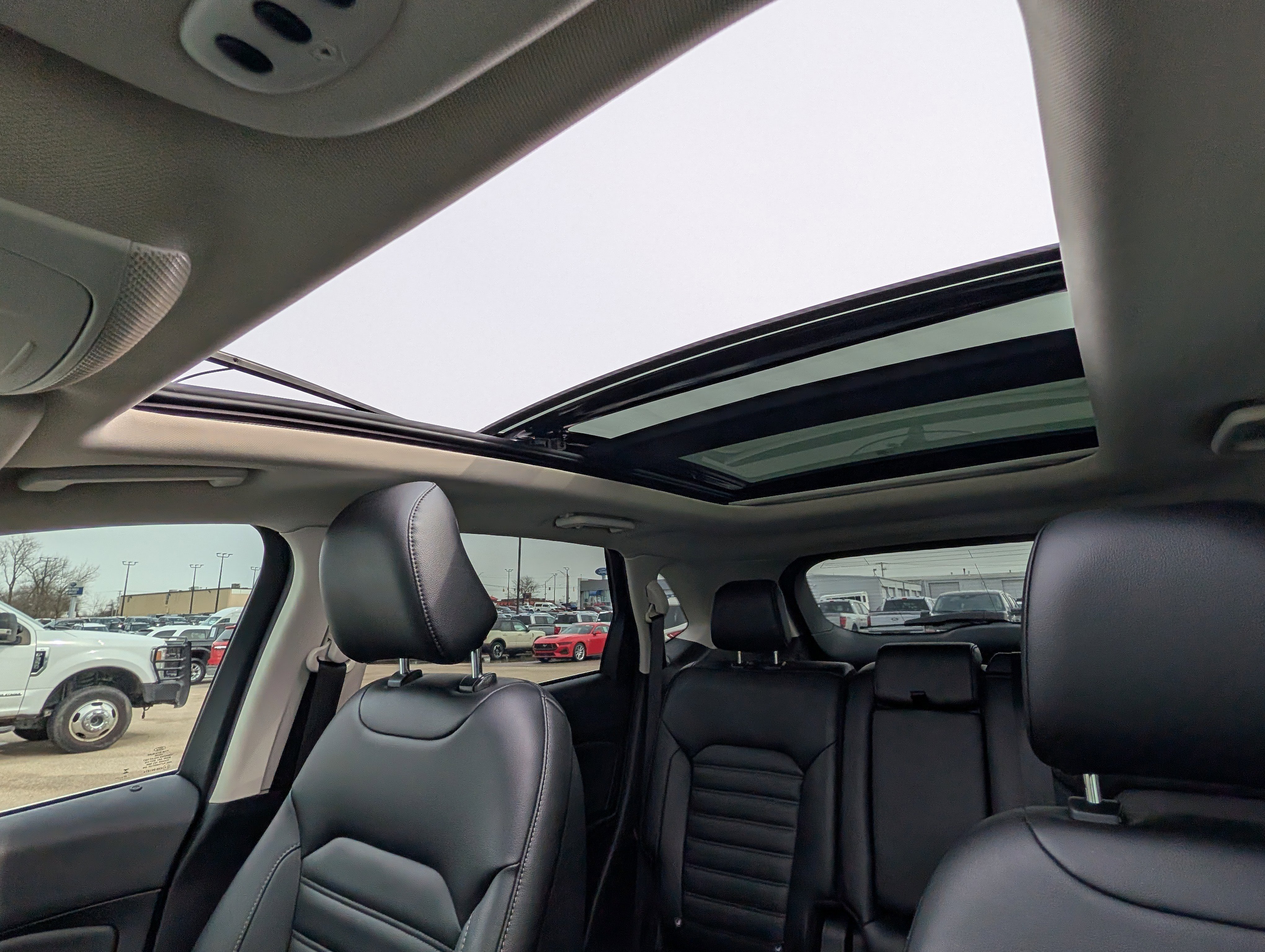 Used 2022 Ford Edge SEL w/ Convenience Package image 26