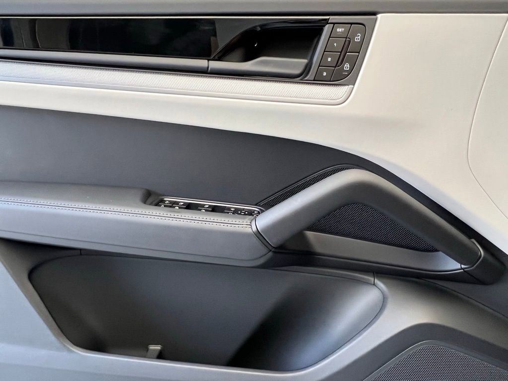 New 2026 Porsche Cayenne Coupe image 19