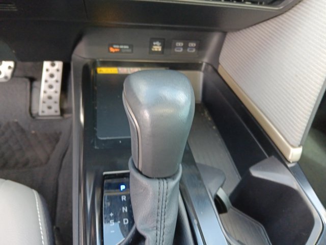 Used 2025 Toyota Camry SE w/ Convenience Package FWD image 12