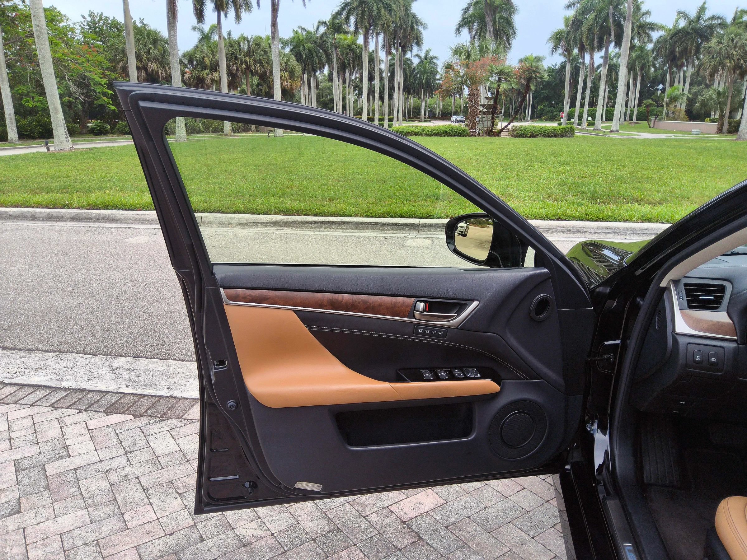 Used 2017 Lexus GS 350 w/ Preferred Accessory Package RWD image 21