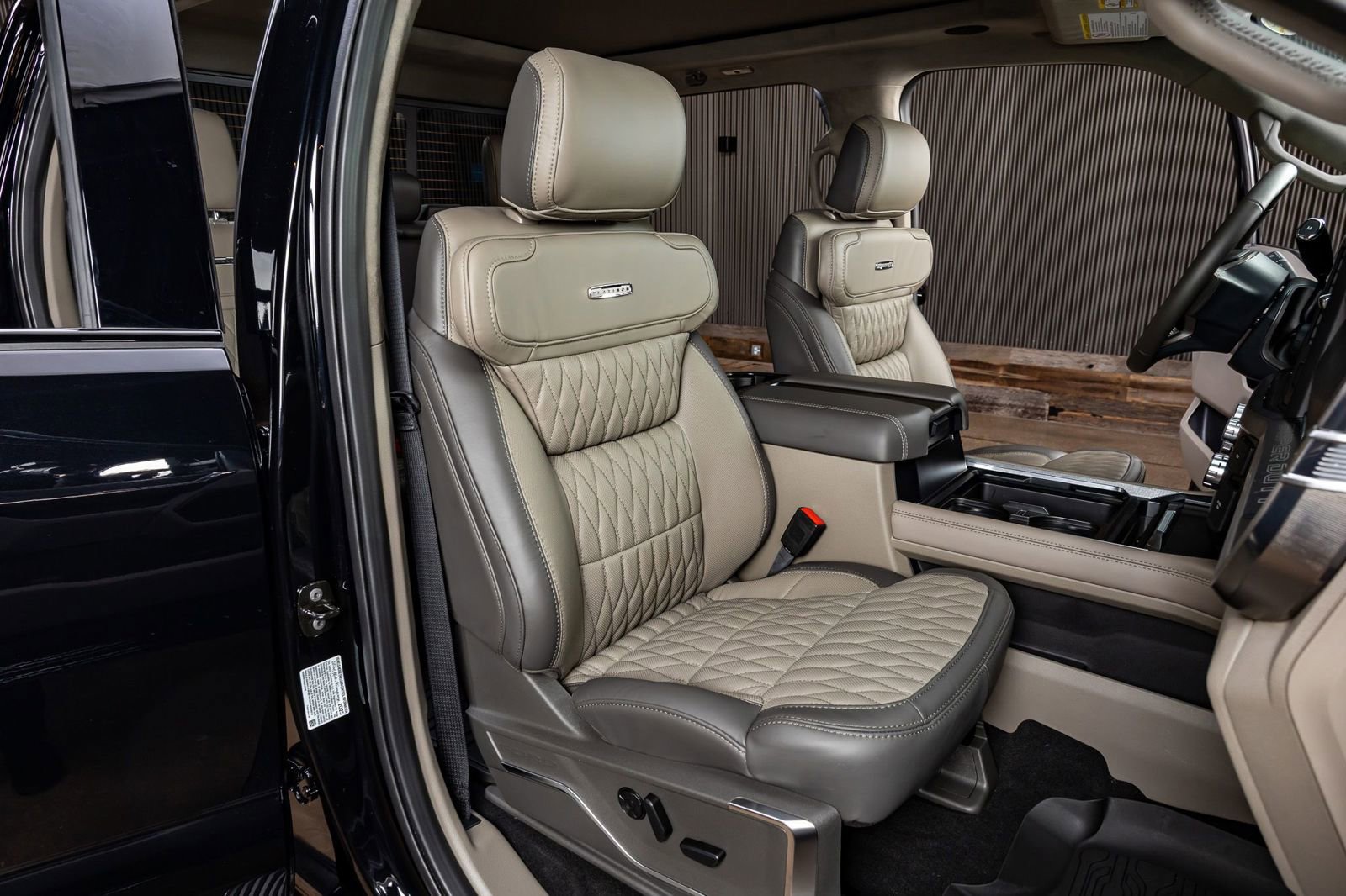 Used 2026 Ford F350 Platinum w/ Platinum Plus Package image 32