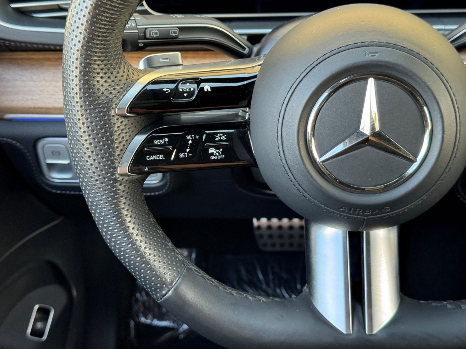 Used 2024 Mercedes-Benz GLS 580 4MATIC image 23