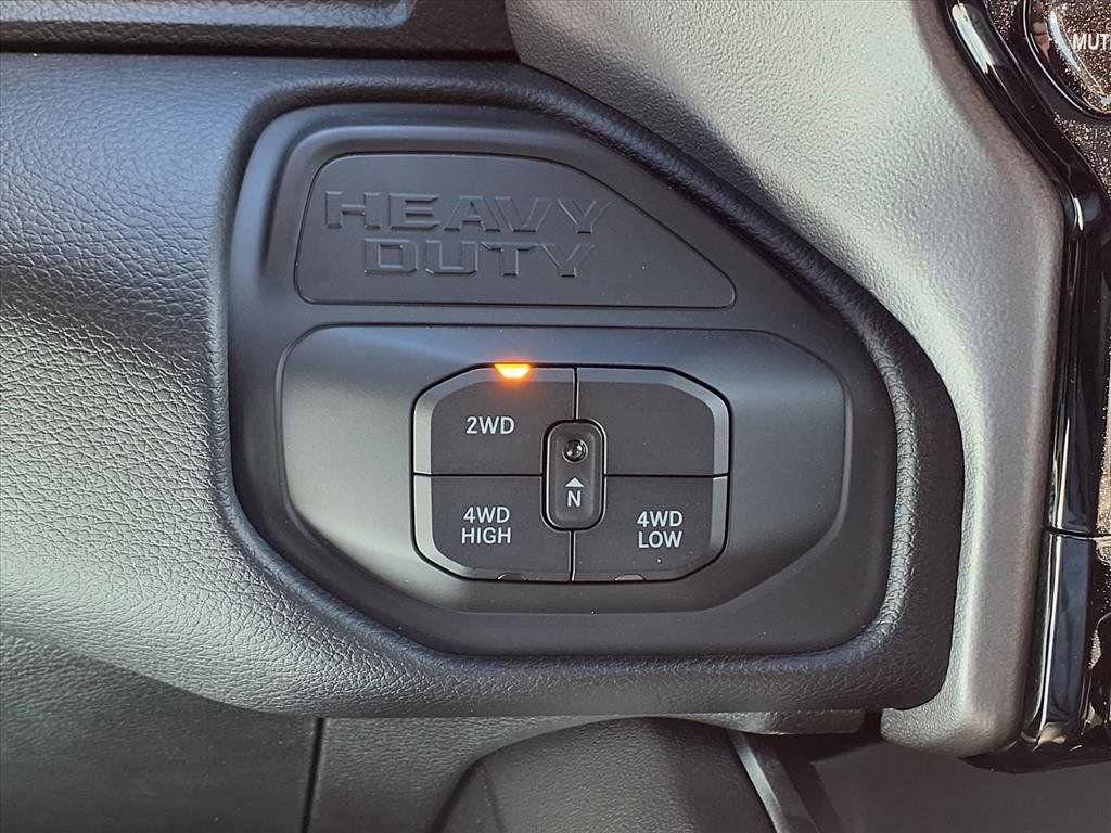 New 2026 RAM 2500 Laramie AWD/4WD image 10