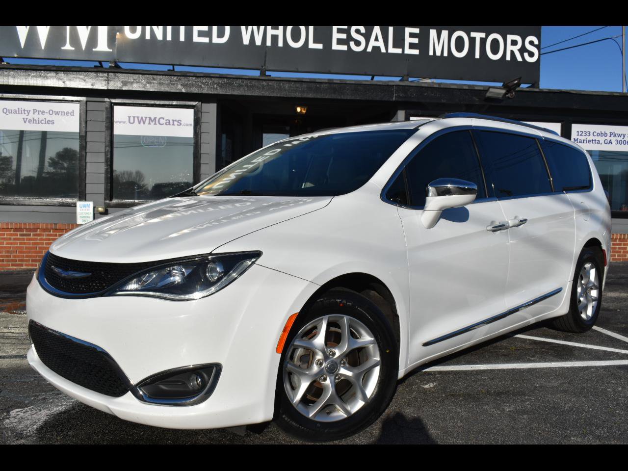 Used 2020 Chrysler Pacifica Limited image 1