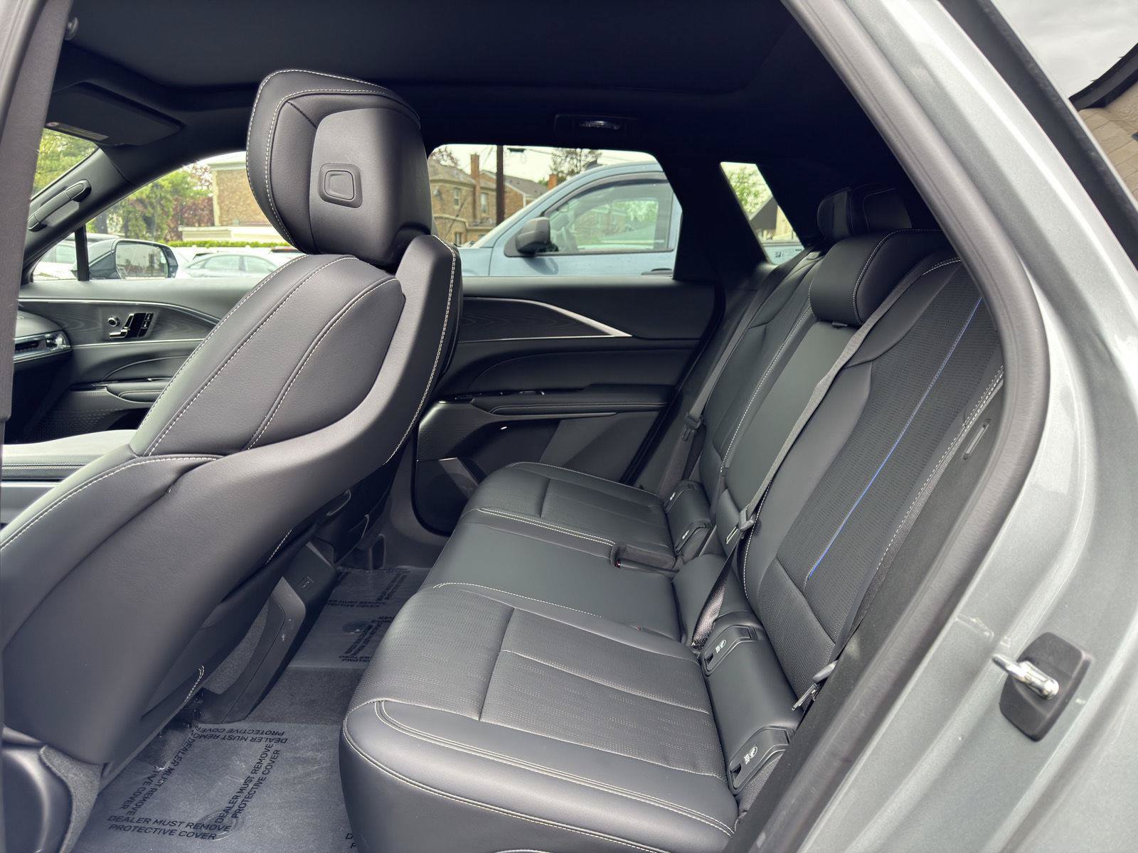Used 2024 Cadillac Lyriq Luxury AWD/4WD image 28