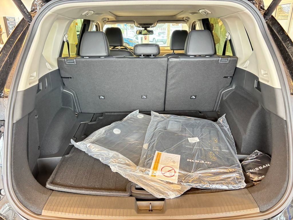 New 2025 Nissan Rogue Platinum w/ Platinum Premium Package AWD/4WD image 28
