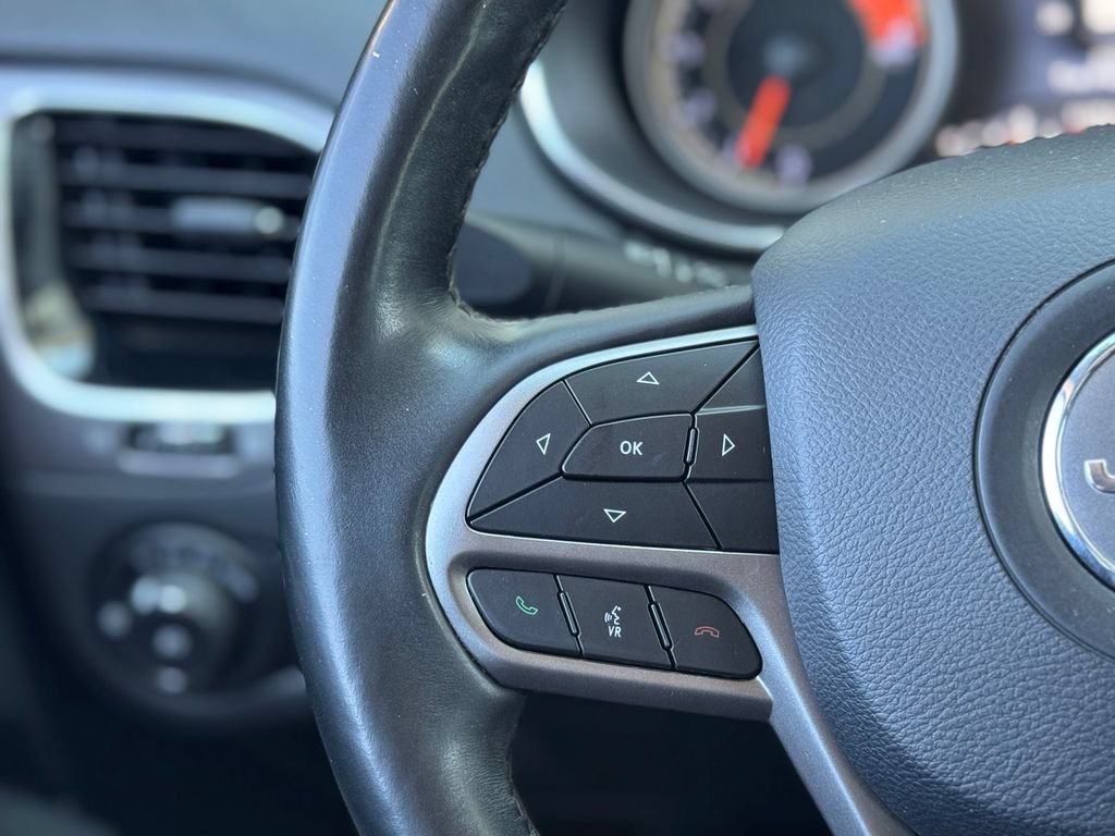 Used 2019 Jeep Cherokee Limited AWD/4WD image 9
