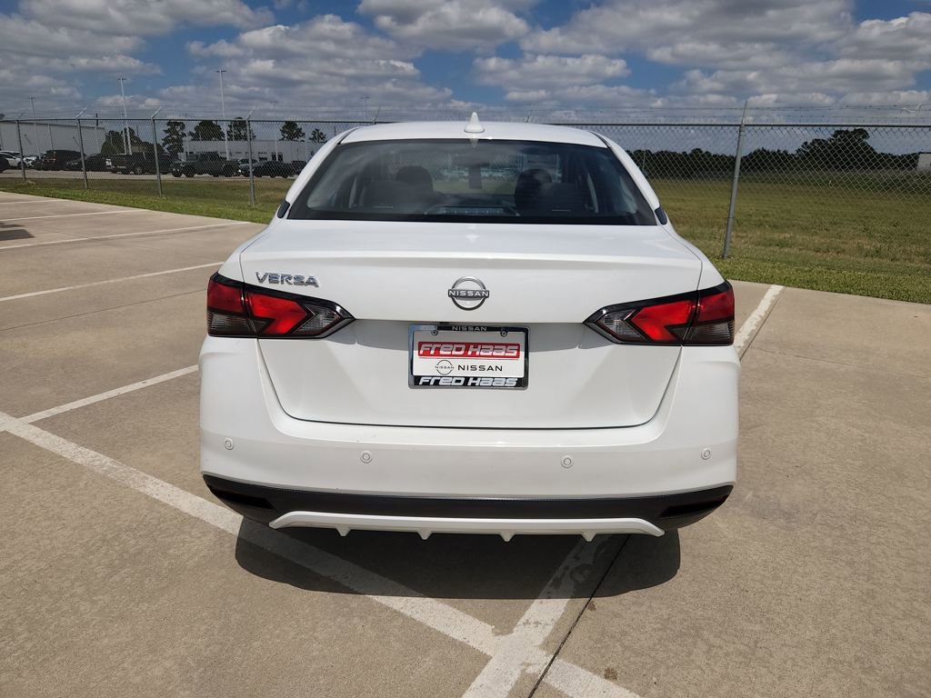Used 2025 Nissan Versa SV image 6