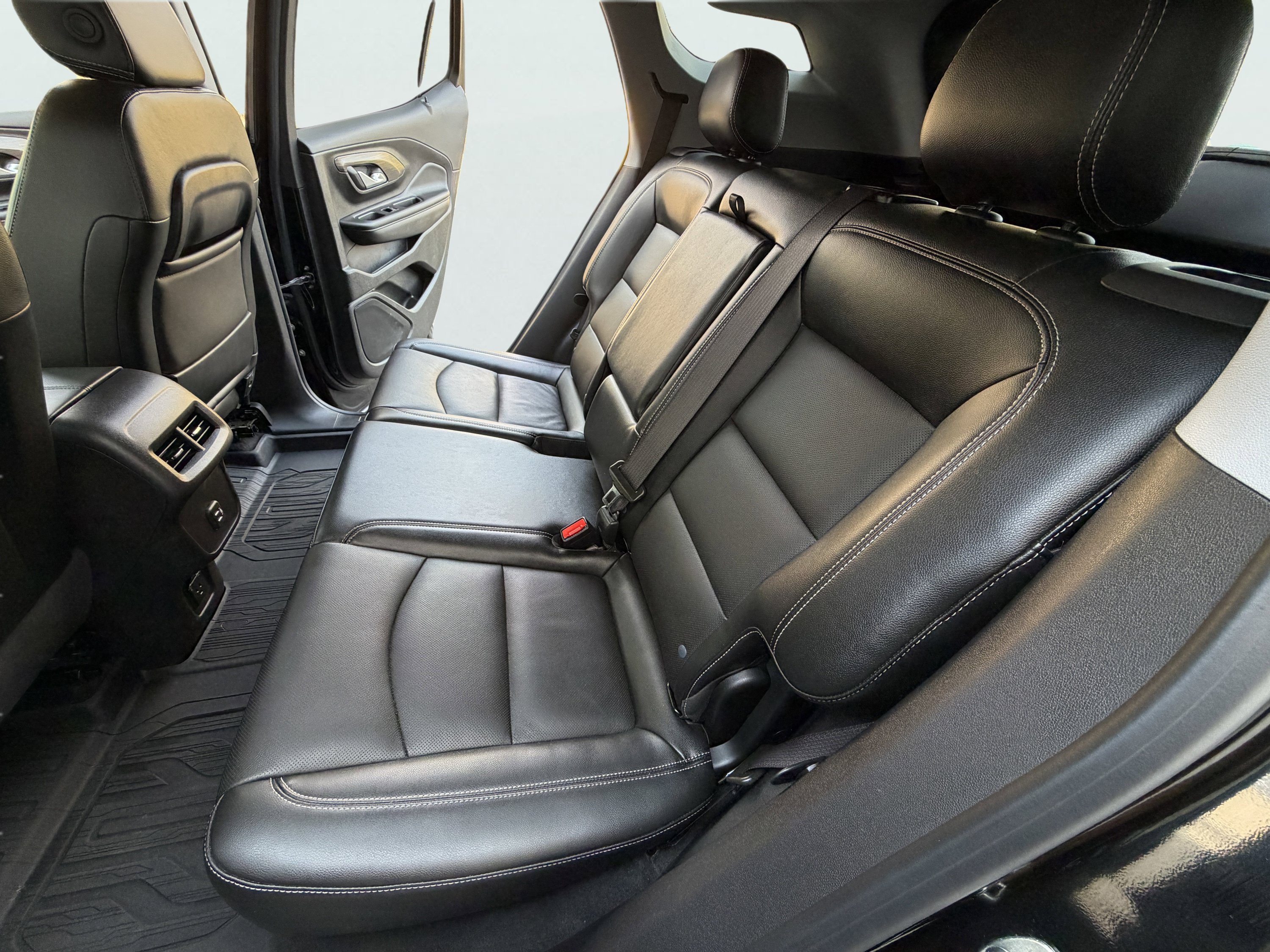 Used 2024 GMC Terrain SLT w/ Infotainment Package II AWD/4WD image 11