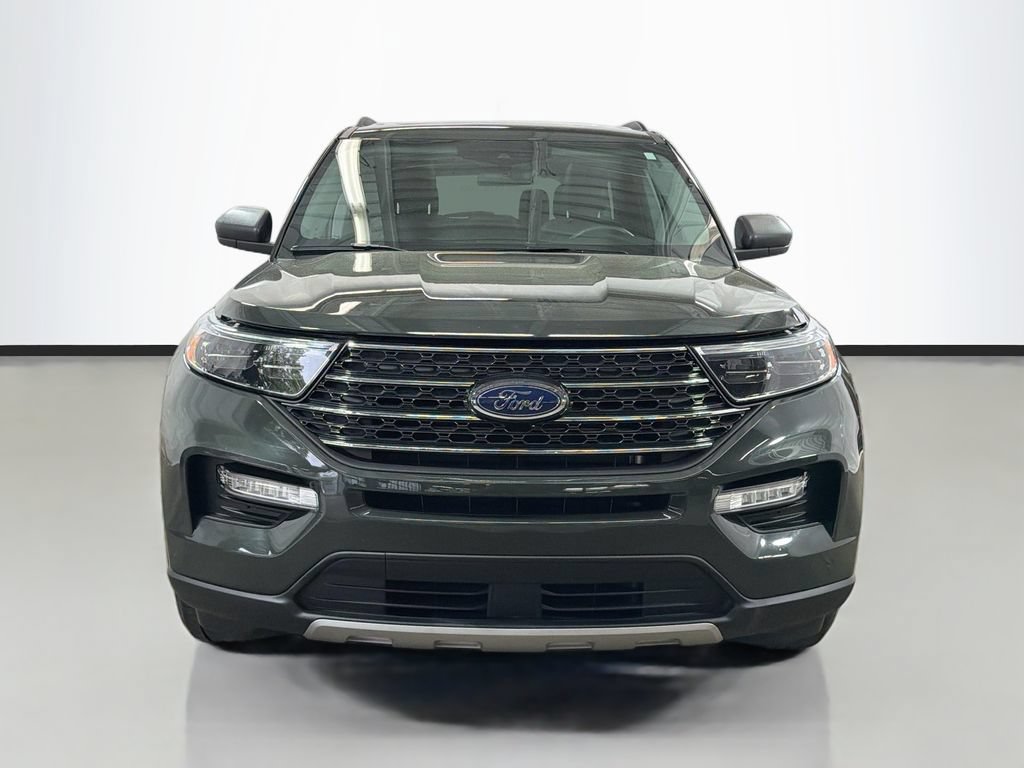 Used 2023 Ford Explorer XLT w/ Equipment Group 202A AWD/4WD image 2