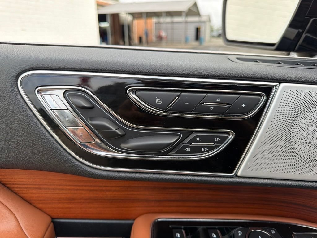 Used 2019 Lincoln Navigator L 4WD Reserve w/ Cargo Package image 27